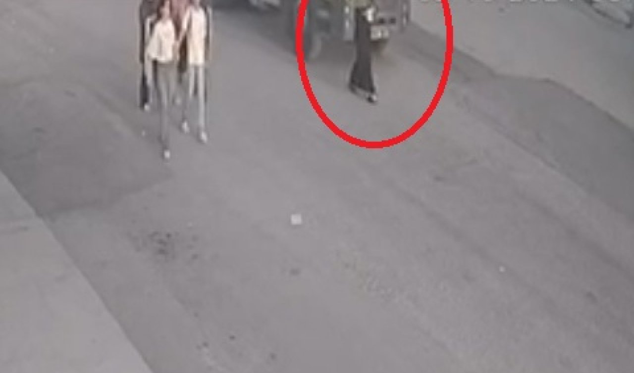 Çöp kamyonunun altında kalan kadın ağır yaralandı