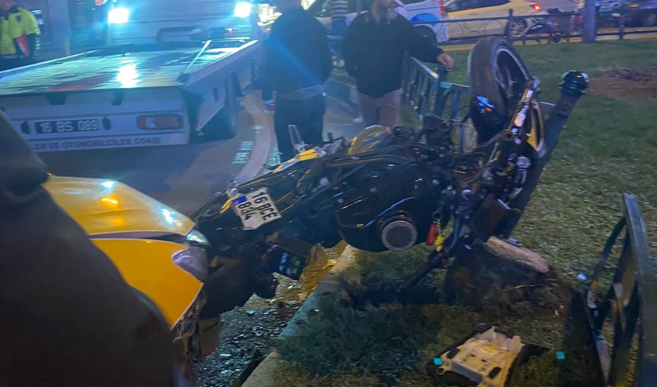 Taksi ile çarpışan motosikletteki 2 kişi yaralandı 