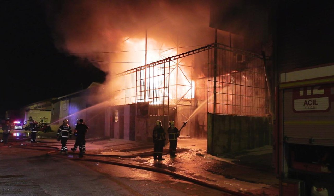Adana’da mobilya imalathanesinde yangın