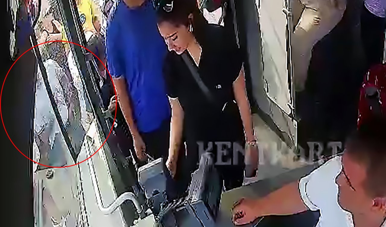  Otobüse binen kadının çantasındaki cep telefonunu saniyeler içinde çaldı