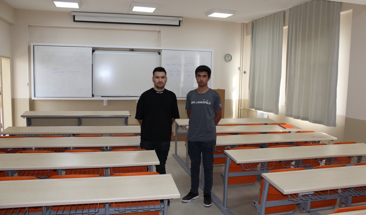  2 öğrenciyle eğitimin yapıldığı fen bölümündeki Kuddusi: Derslerimiz çok akıcı geçiyor