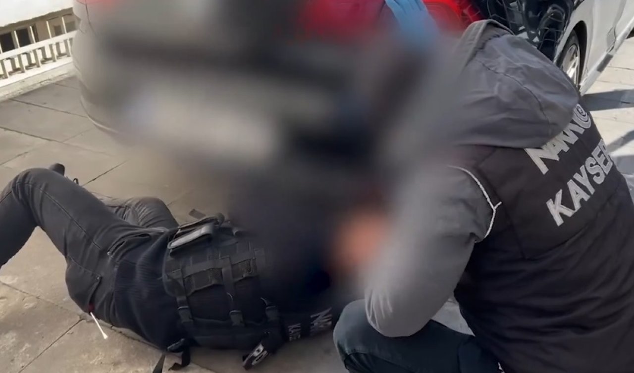 Otomobilin tamponuna gizlenmiş 12,5 kilo uyuşturucuyu “Jack’’ buldu; 4 gözaltı
