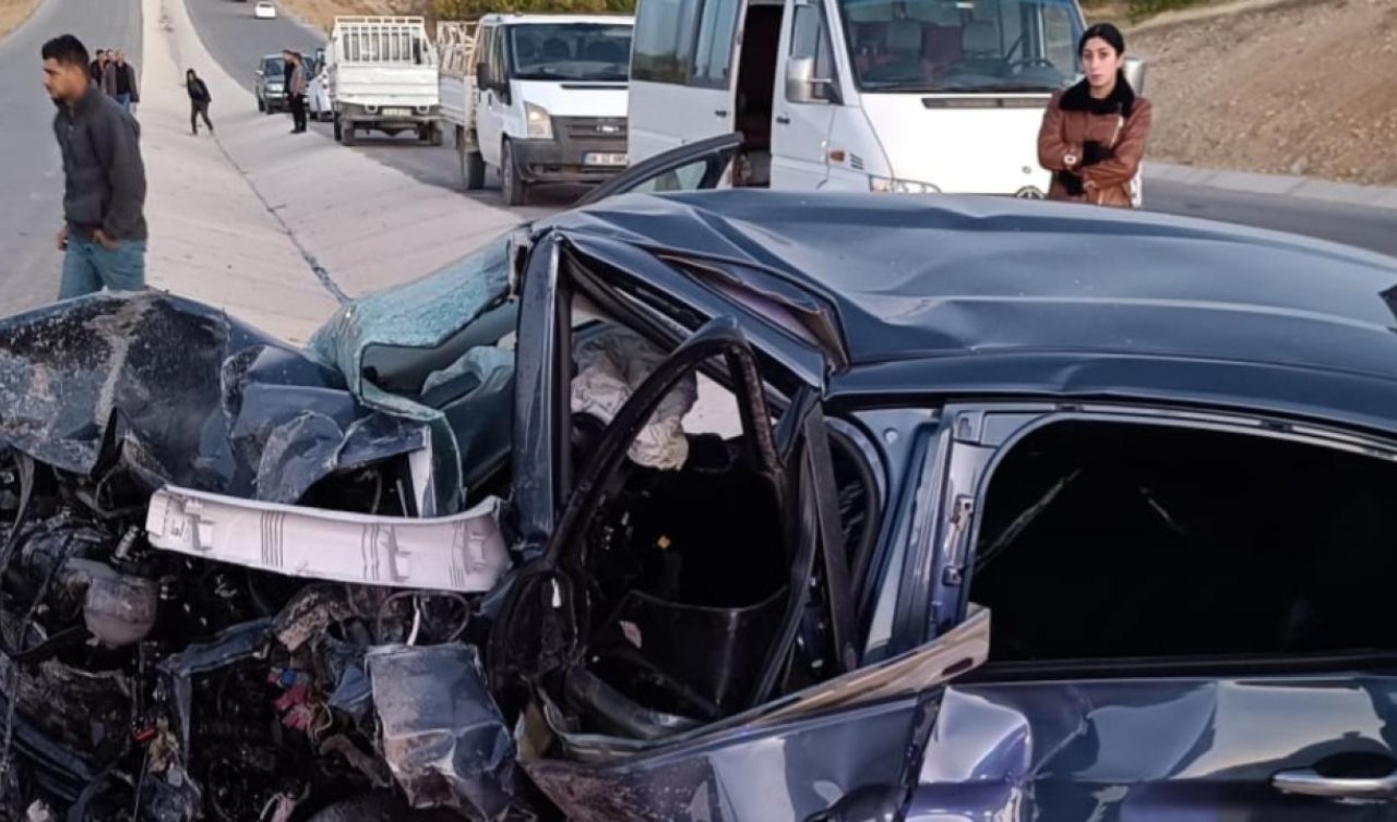 İki otomobil çarpıştı: 3 ölü 4 yaralı