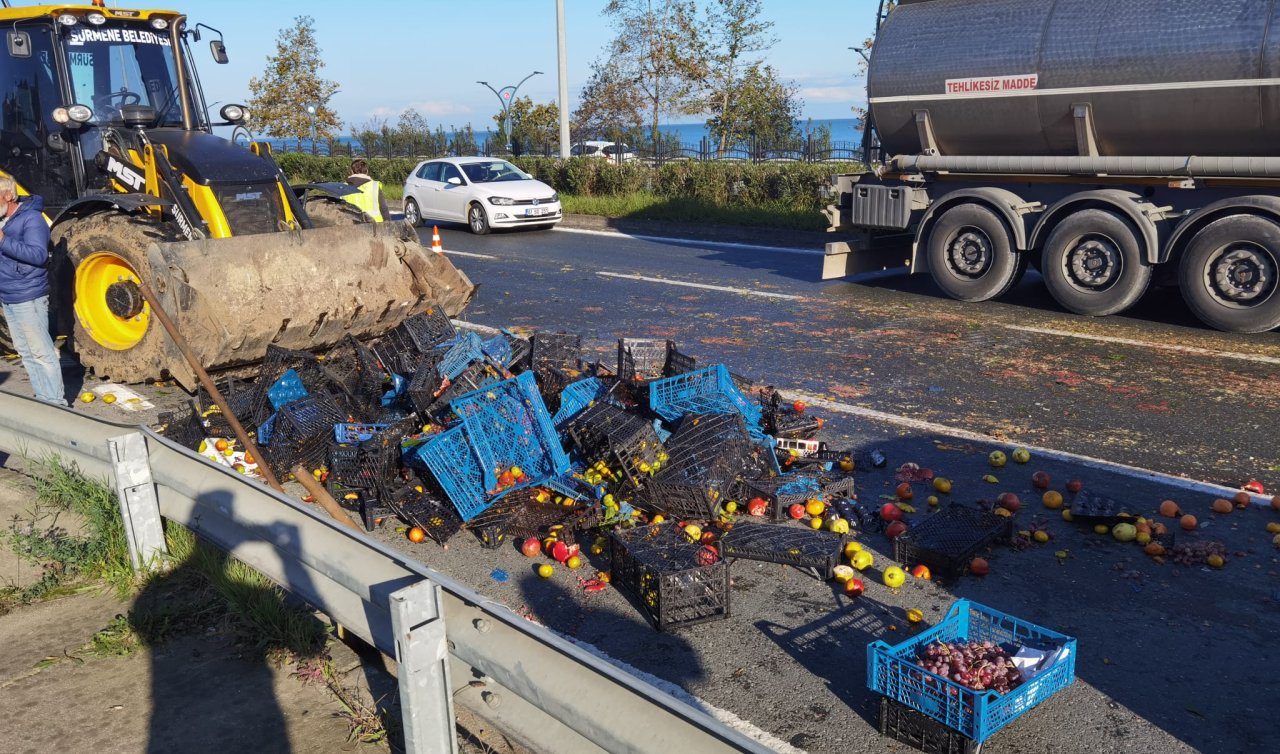  Otomobil kamyonete çarptı; meyveler yola saçıldı