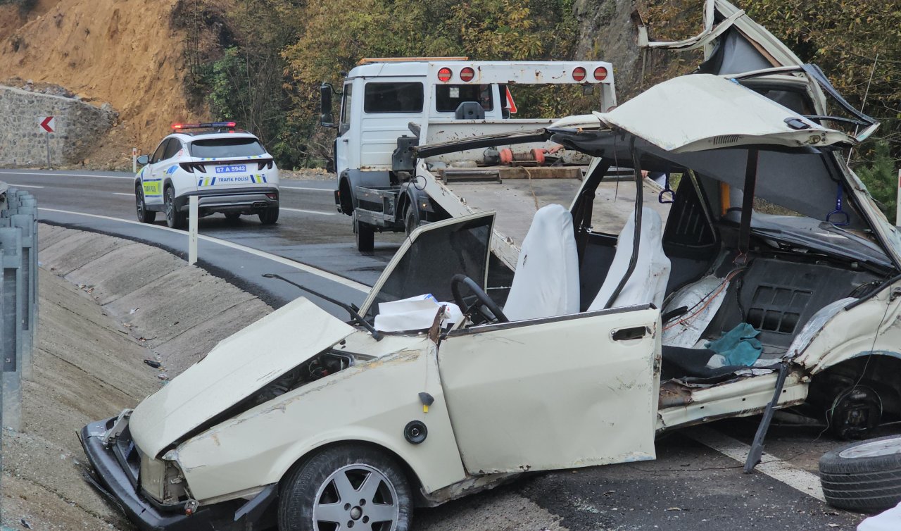 Kazada hurdaya dönen otomobilin sürücüsü hafif yaralandı
