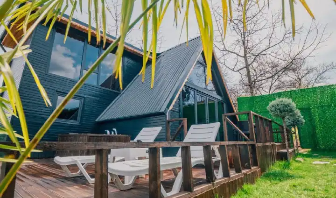  Sapanca’da Havuzlu Muhafazakar Bungalov Seçenekleri