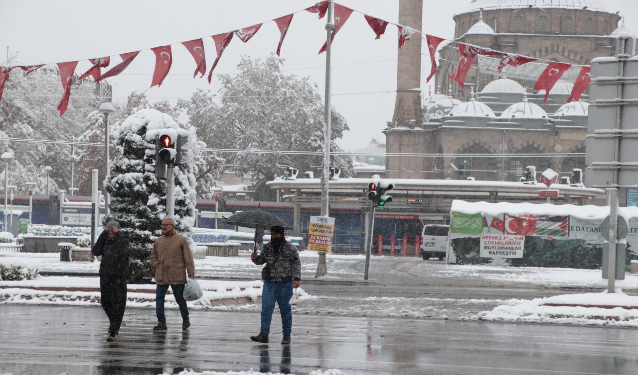  Kayseri kent merkezi beyaz örtüyle kaplandı