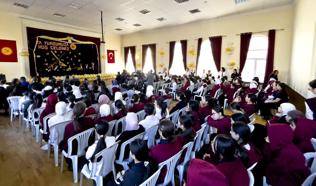 Kırgızistan’da öğrenciler “Üsküdar’a gider iken’’ bestesini icra etti