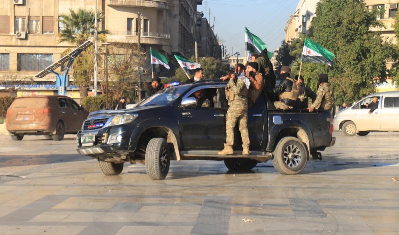  Suriye’de rejim karşıtı silahlı gruplar Hama iline doğru ilerliyor