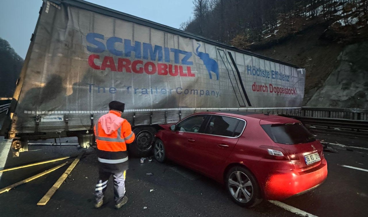  Otoyolda makas atıp yolu kapatan TIR’a otomobil çarptı