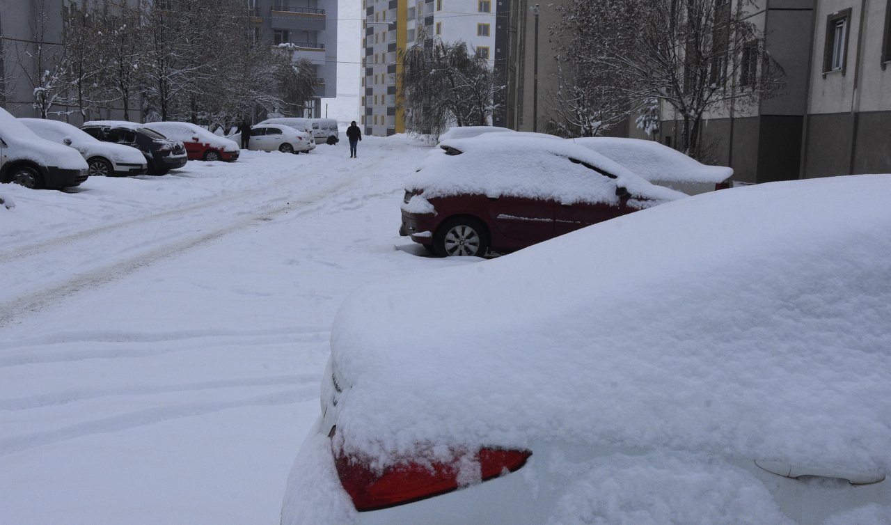 Bitlis’te kar nedeniyle 77 köy yolu ulaşıma kapandı