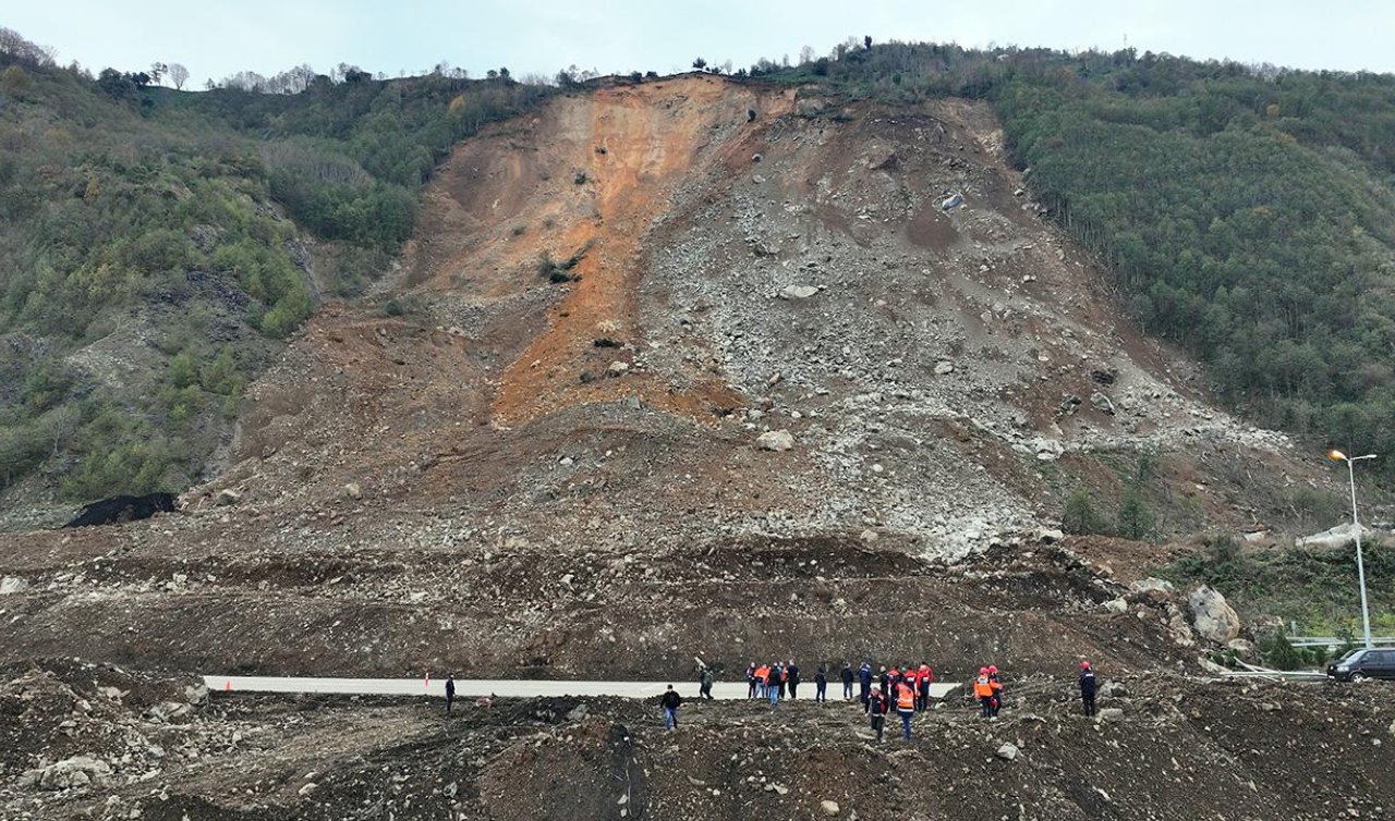 Artvin’de bir araç heyelan altında kaldı: 4 ölü