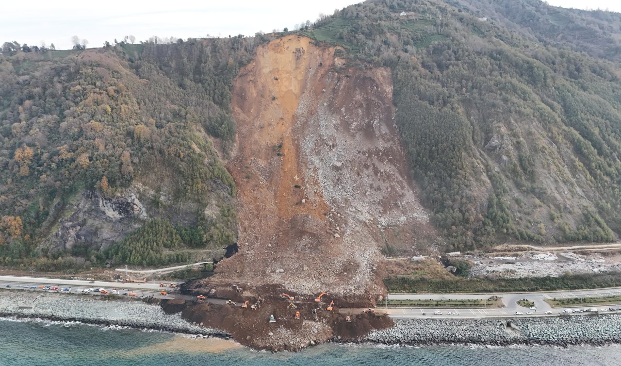 Karadeniz Sahil Yolu’nda heyelanın izleri siliniyor; 1 araç aranıyor