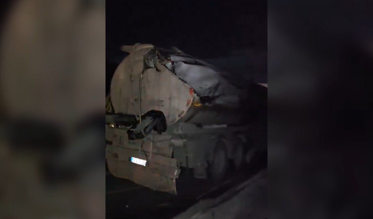 Devrilen tankerdeki tonlarca yakıt yola döküldü