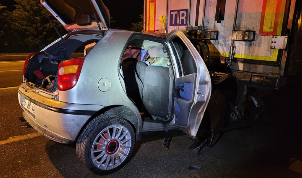 Tıra çarpan otomobilin sürücüsü hayatını kaybetti