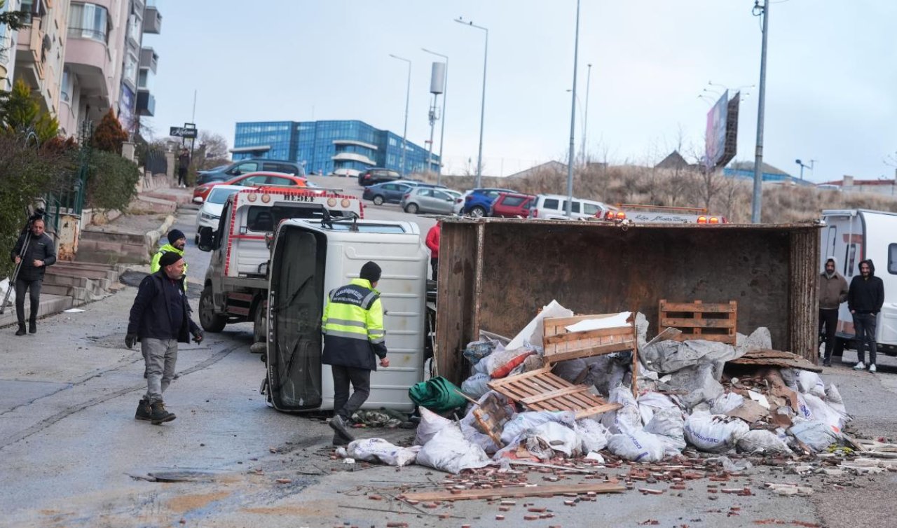  Hafriyat kamyonu 11 araca çarptı