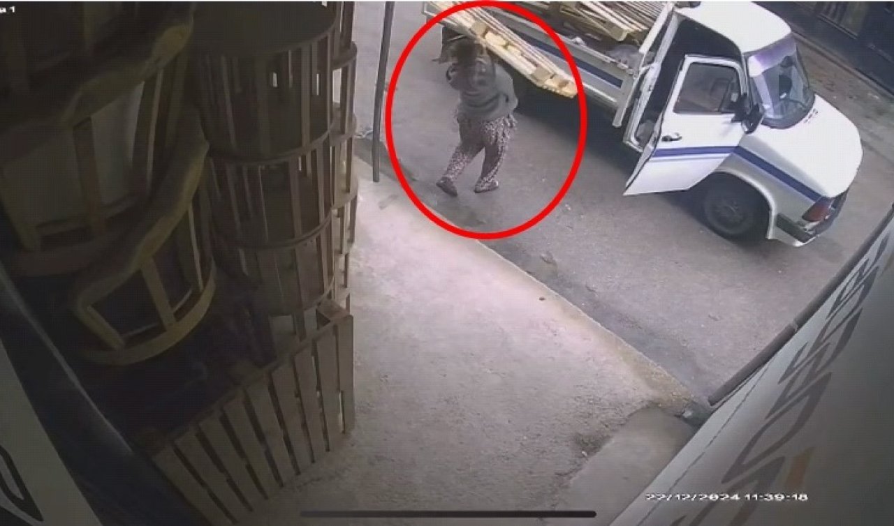  İmalathane önündeki paletleri kamyonete yükleyip çaldılar