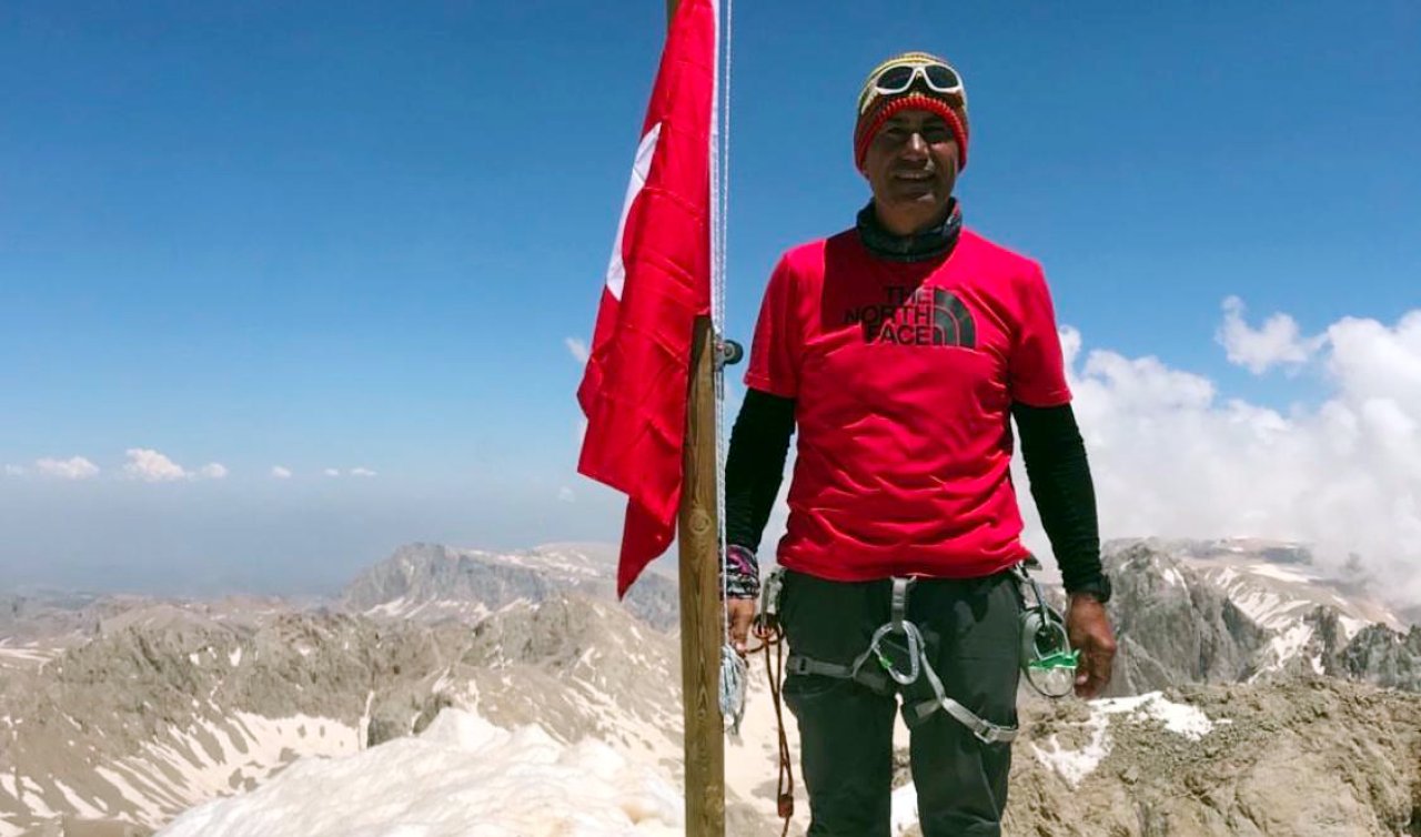  Yıpranan bayrağı değiştirmek için gittiği dağda kayboldu