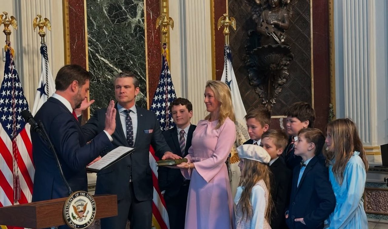 Pete Hegseth ABD Savunma Bakanı olarak yemin edip görevine başladı