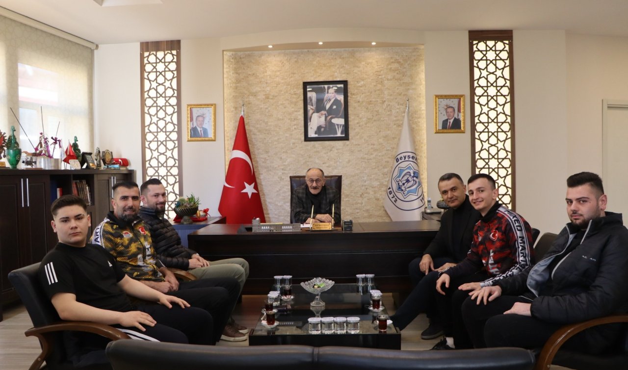 Başarılı sporcular Başkan Adil Bayındır’ı ziyaret etti 