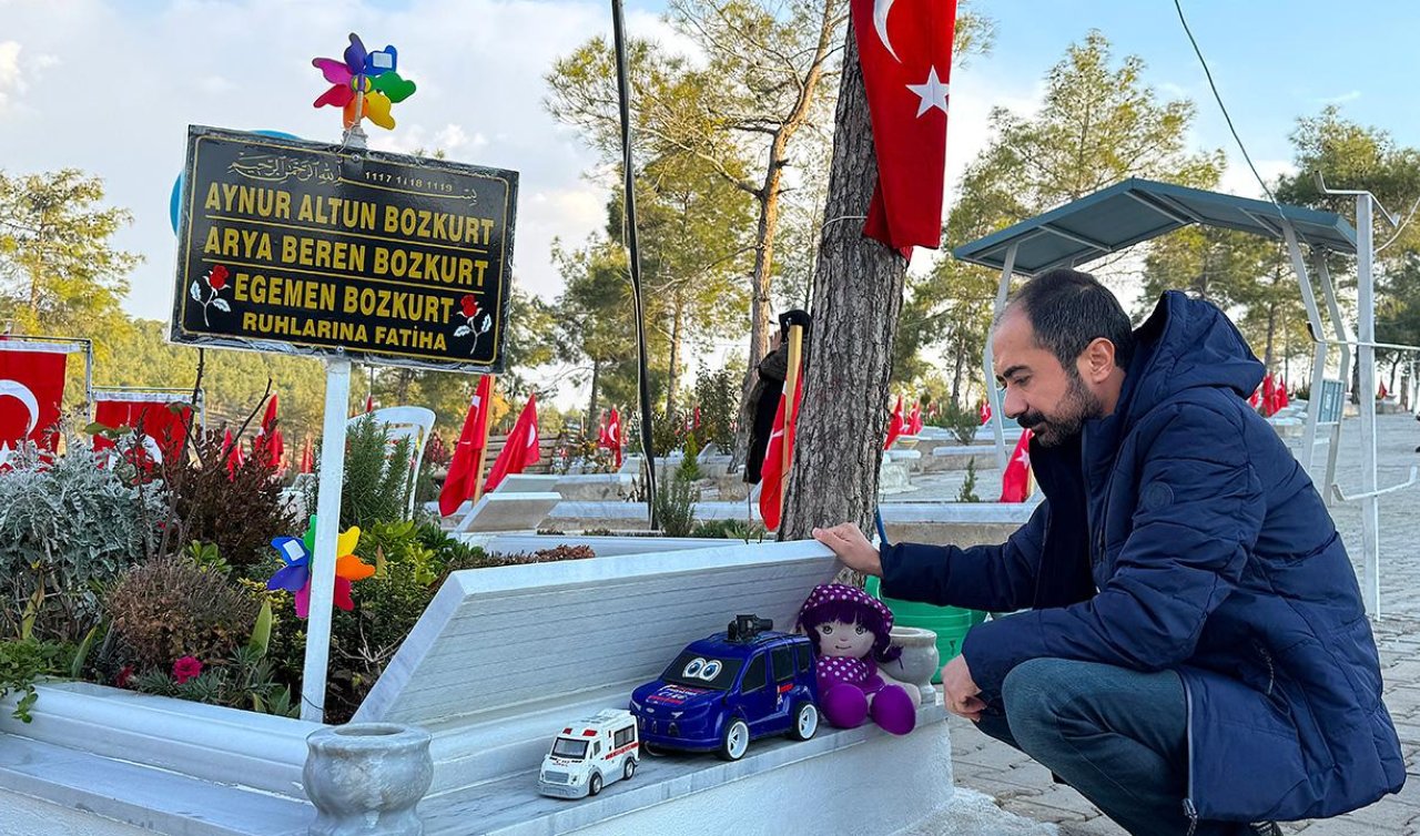 Depremde ailesini kaybeden baba her gün mezarlığa hediyelerle gidiyor