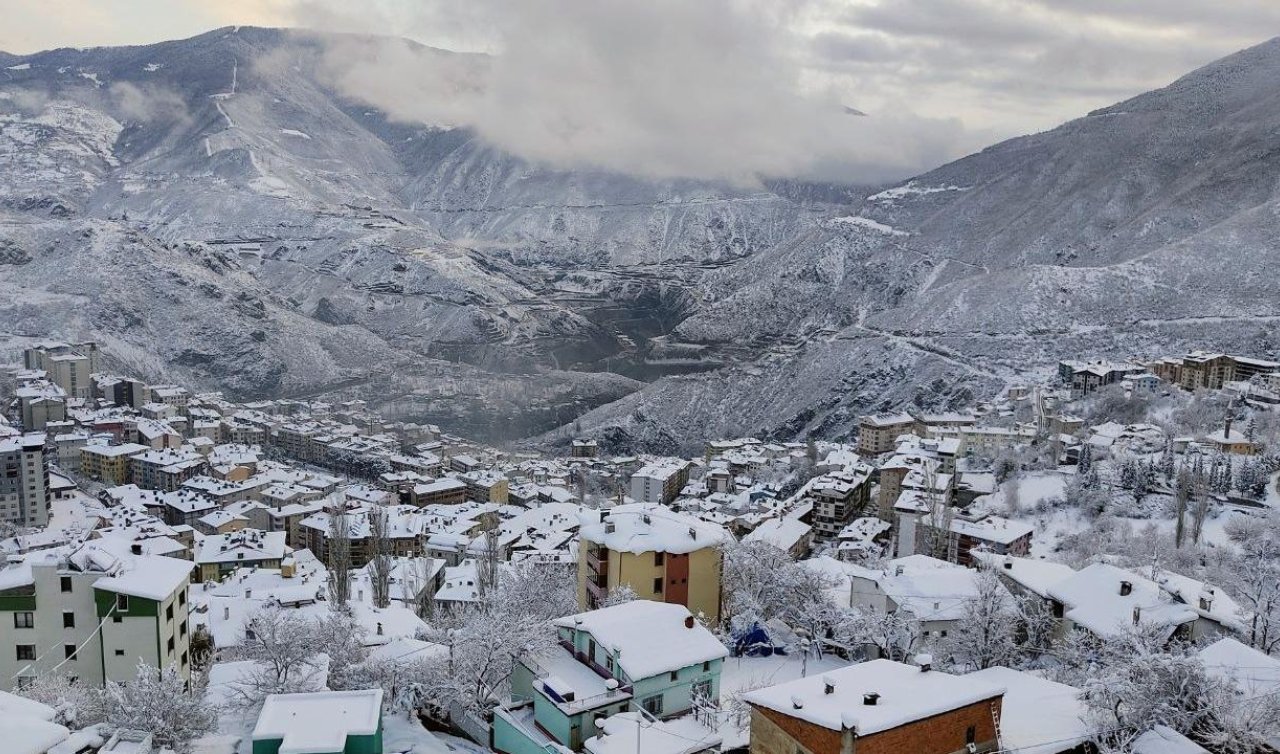  Artvin’de yarın okullar tatil mi? 14 Şubat 2025 Cuma Artvin’de kar tatili var mı, valilik açıklama yaptı mı? Artvin’de yarın ders işlenecek mi?