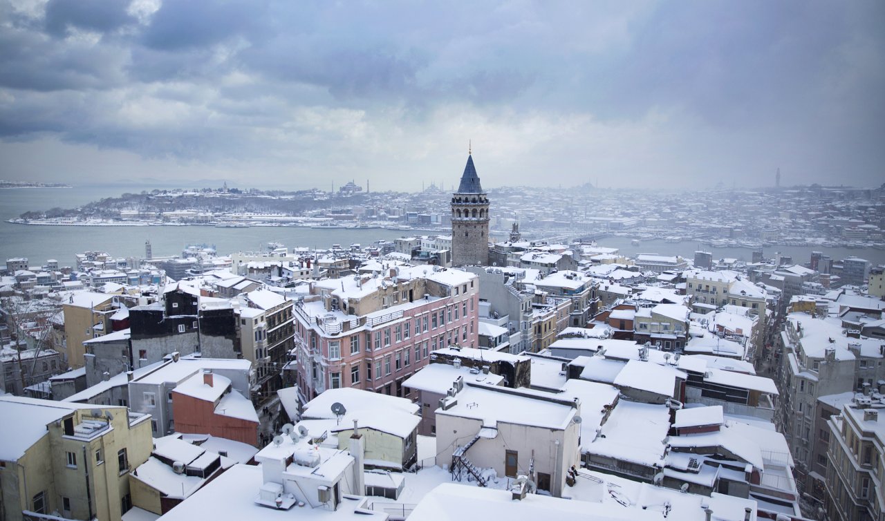 İstanbul’da yarın okullar tatil mi? İstanbul Valiliği’nden kar tatili açıklaması geldi mi? 14 Şubat 2025 Cuma İstanbul’da kar tatili var mı, yok mu?