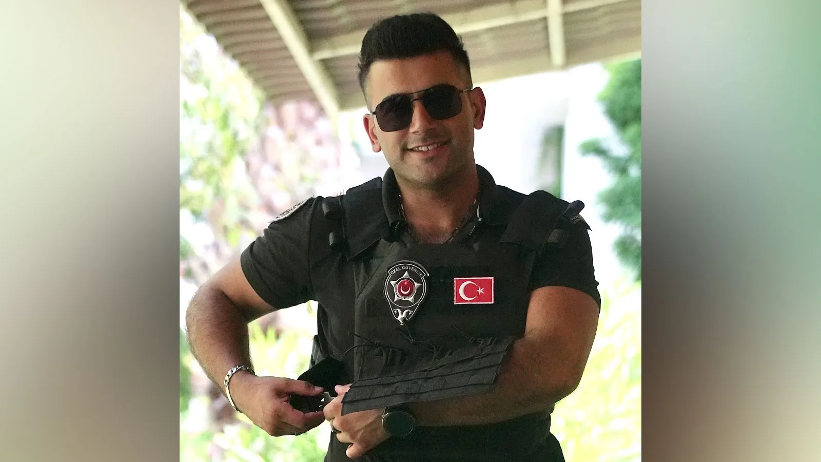 Yakışıklı Güvenlik Kimdir, Gerçek Adı Ne?