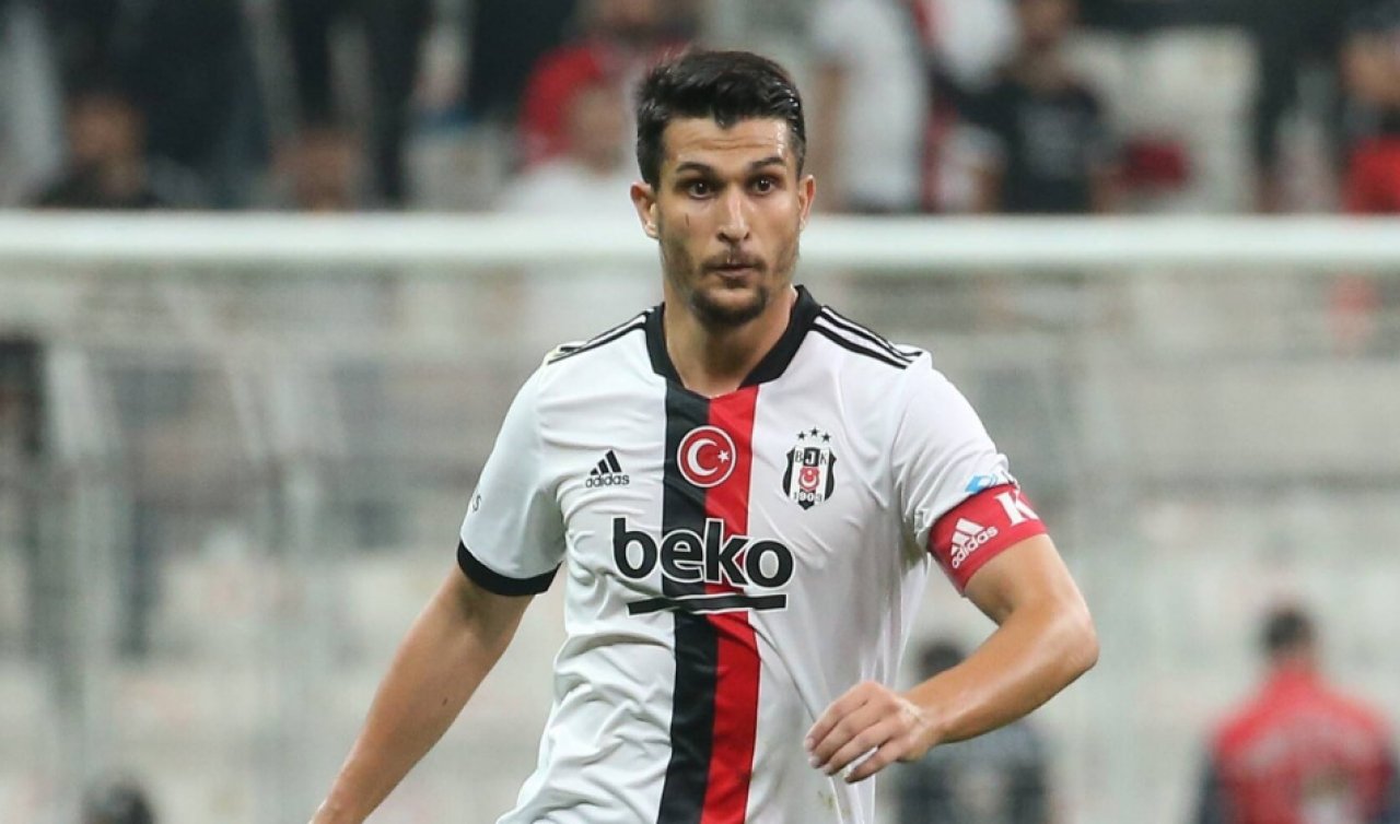 Necip Uysal Beşiktaş ile yeniden sözleşme imzaladı! 461 maç 6 gol