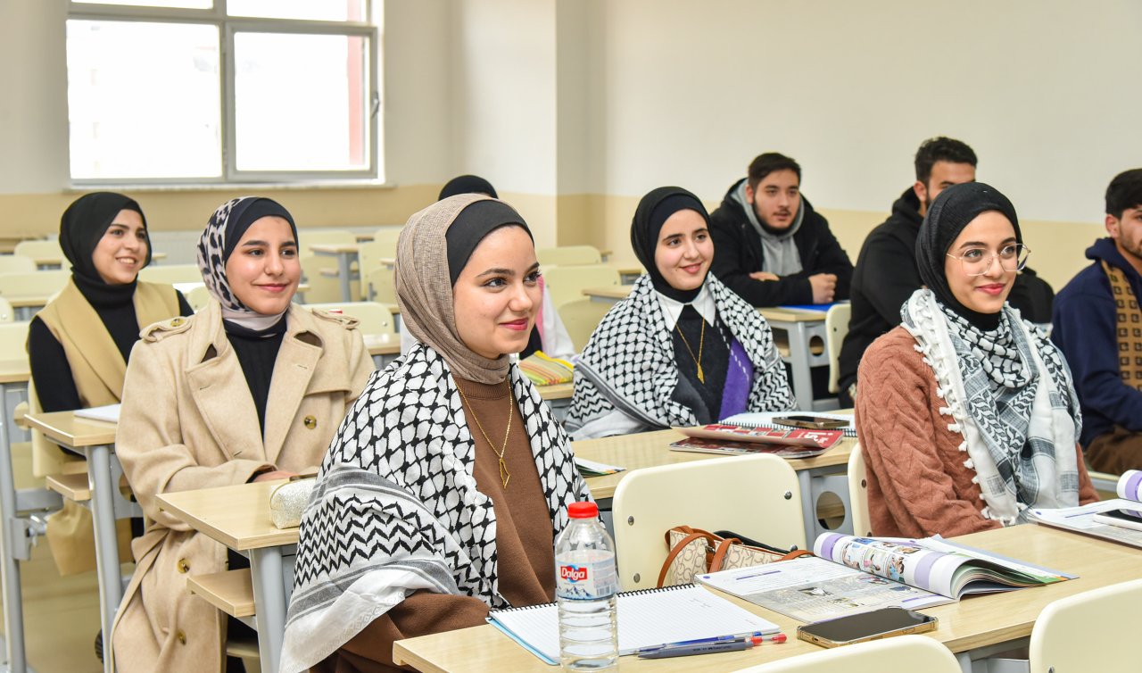 Rektör Gavgalı Filistinli öğrencilerle TÖMER’de bir araya geldi