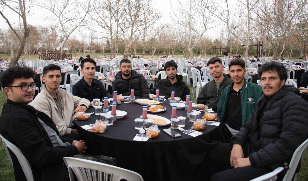 Depremzede ve engelli öğrenciler, iftar programında ağırlandı