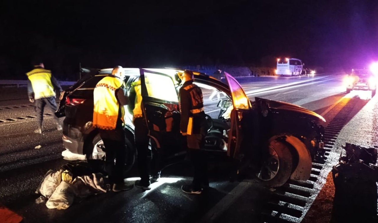 Yolcu otobüsü ile otomobilin çarpıştığı kazada 10 kişi yaralandı