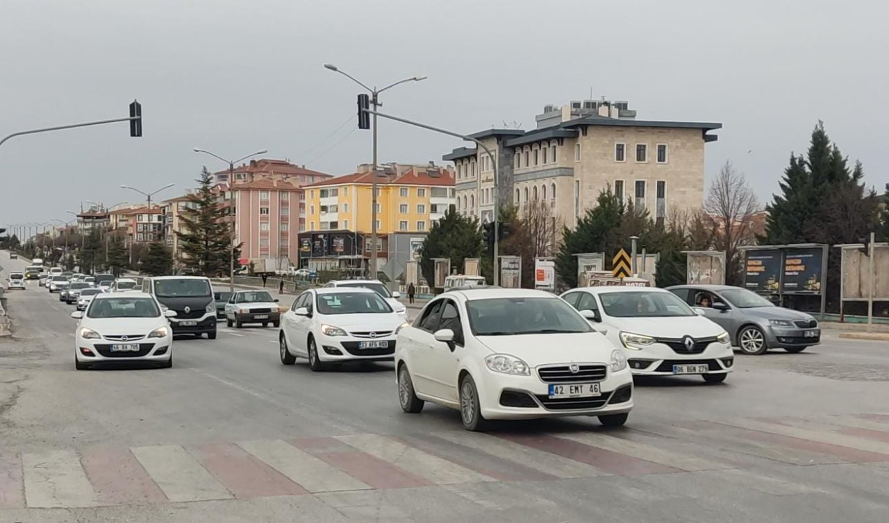 Konya-Ankara kara yolunda bayram öncesi trafik yoğunluğu!