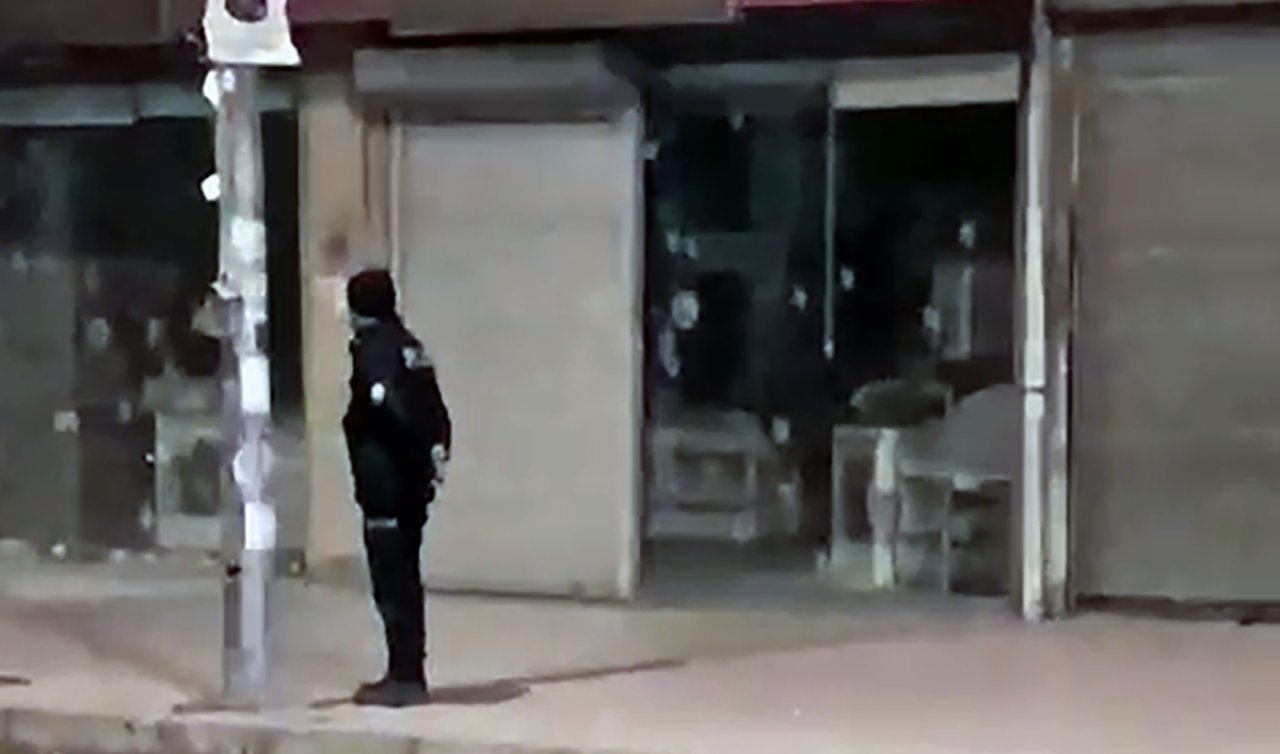 Cinayetle biten kavgayı ayırmadığı gerekçesiyle dükkanına 57 el ateş edildi