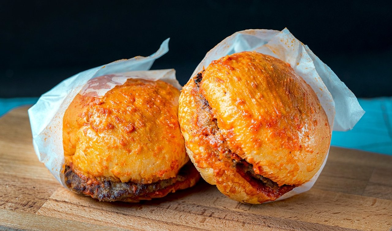 Evinizde kolayca yapabileceğiniz pratik ıslak hamburger tarifi!
