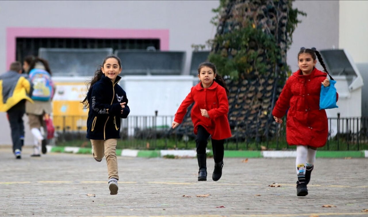 MEB eğitim öğretim takvimi : Okullar ne zaman kapanacak 2025? 