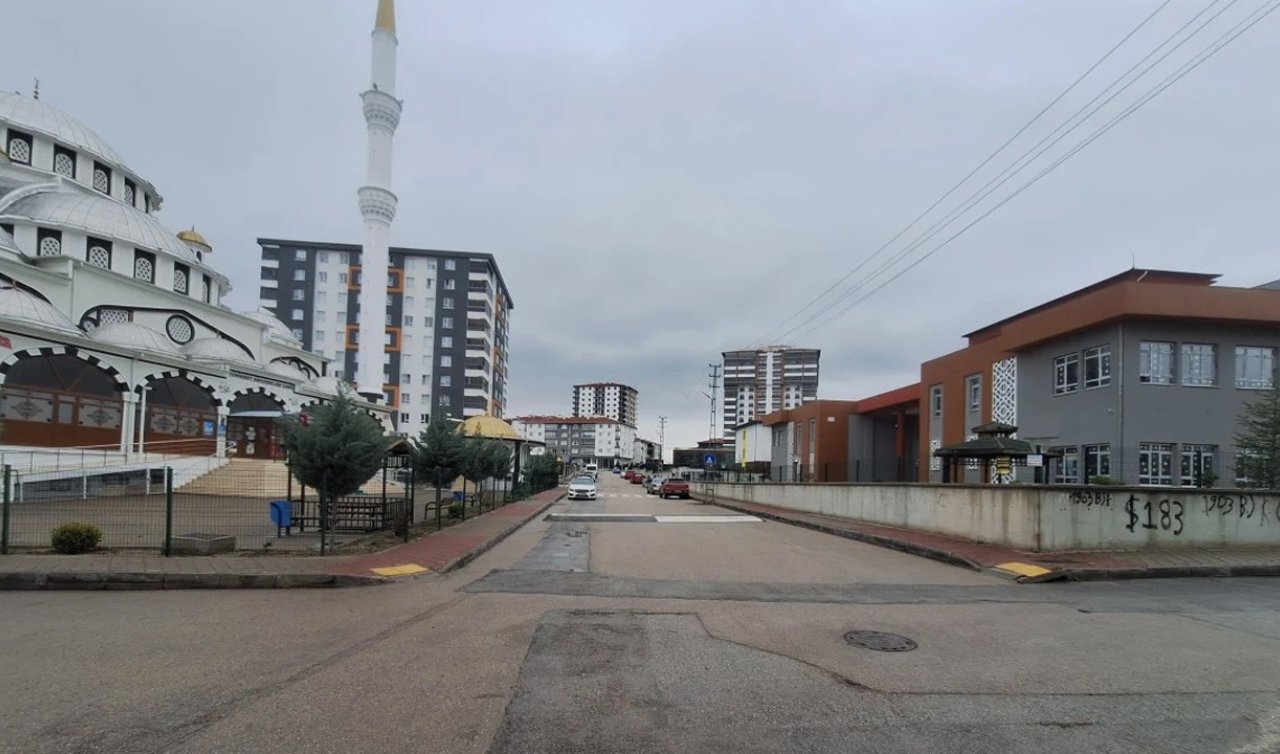  Camiye giderken bıçaklanan müezzin yaralandı