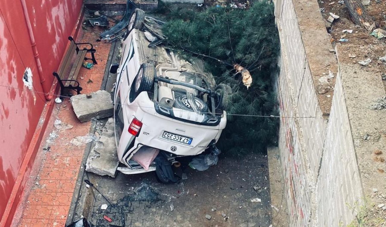 İstinat duvarından düşen hafif ticari araçtaki 2 kişi yaralandı