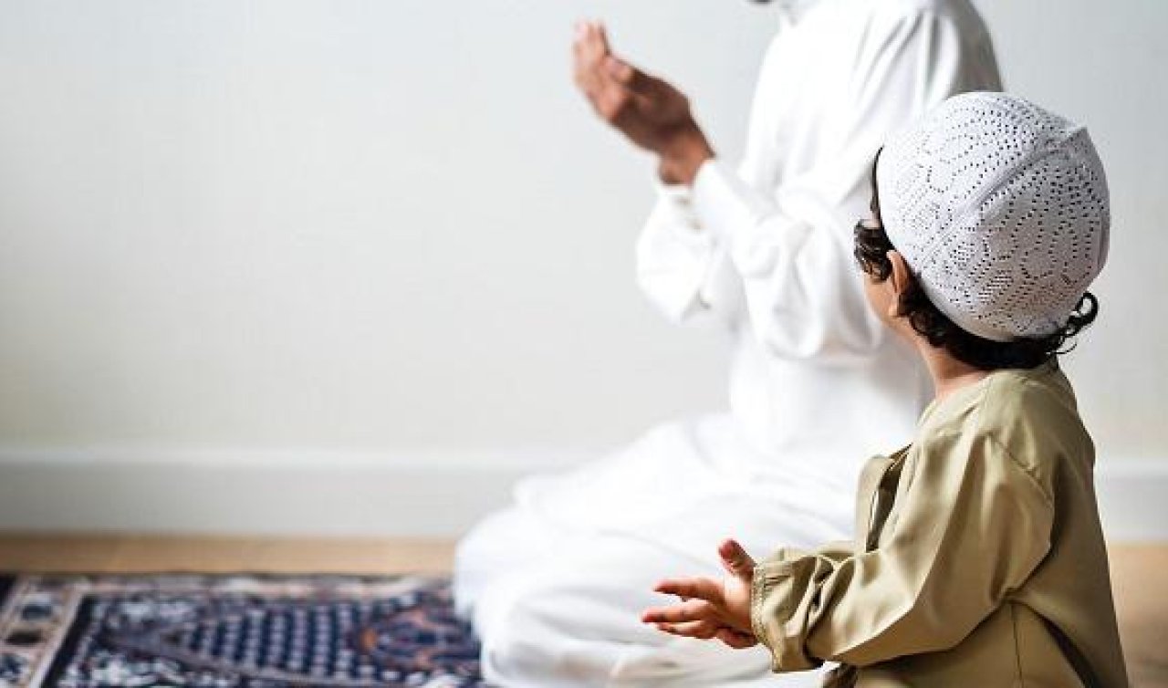  Cuma Namazı Nasıl Kılınır? Kaç Rekat, Farz Mı? Adım Adım Kılınışı ve Detaylar
