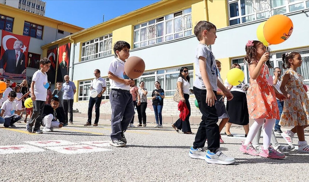 Yarın okullar yarım gün mü? 22 Nisan’da okullar tatil mi?