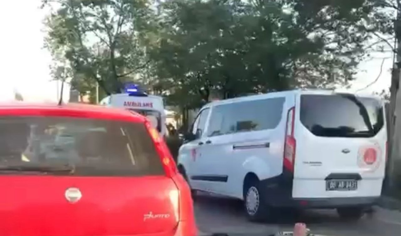Aydınlatma direğine çarpan motosikletin sürücüsü öldü