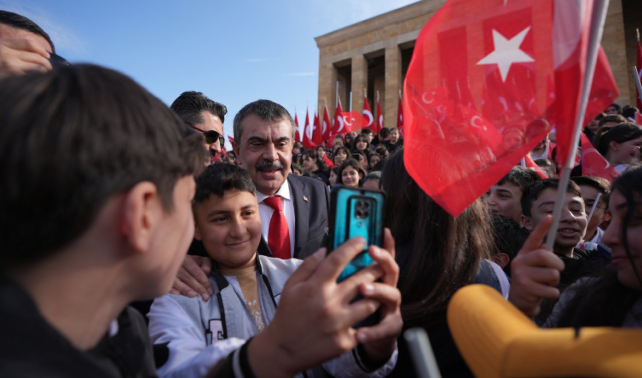 Bakan Tekin’den 23 Nisan Ulusal Egemenlik ve Çocuk Bayramı mesajı