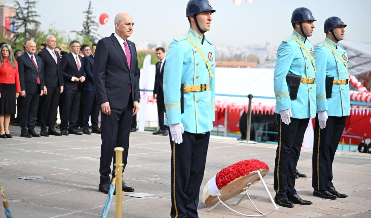 TBMM Başkanı Kurtulmuş Meclis’teki Atatürk Anıtı’na çelenk bıraktı