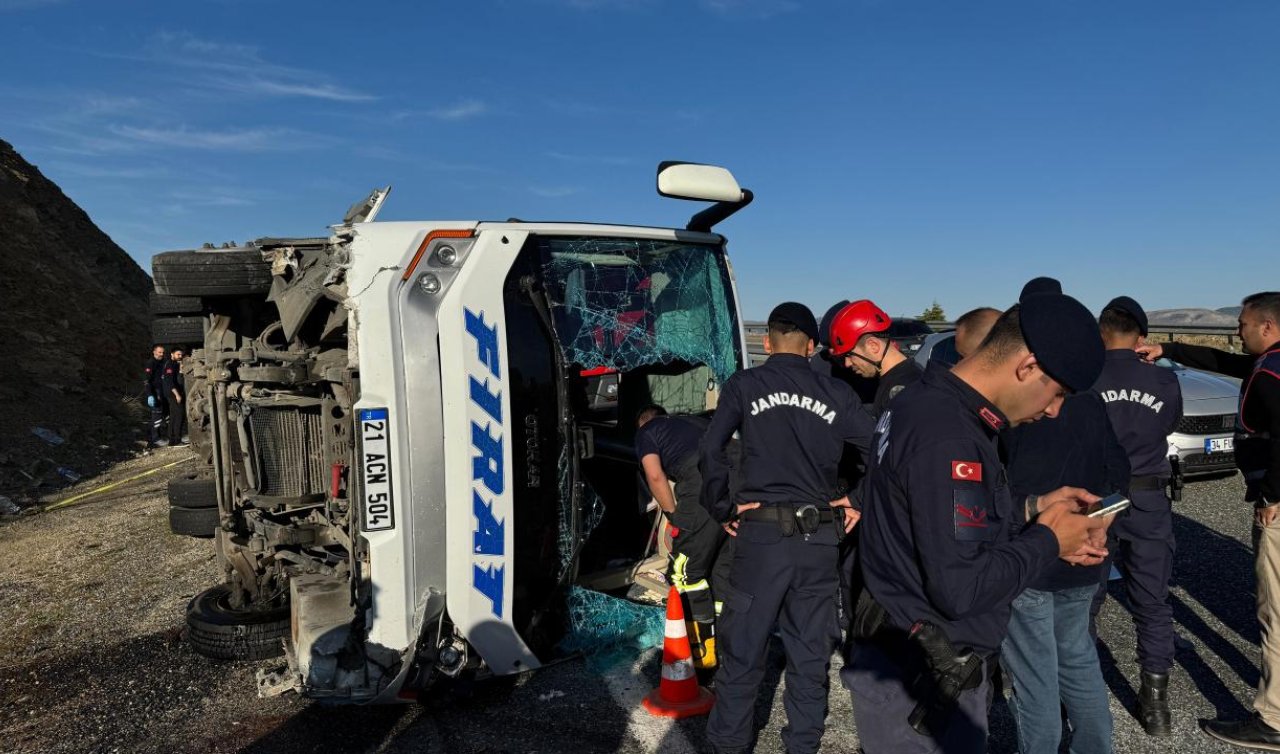 Midibüs devrildi: 22 yaralı