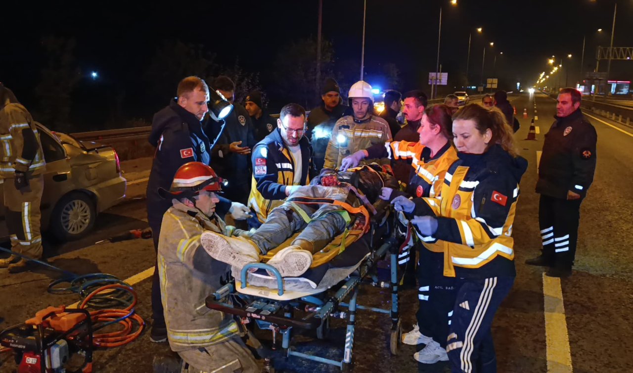 Çarptığı kamyonun altına giren otomobilin sürücüsü ağır yaralandı