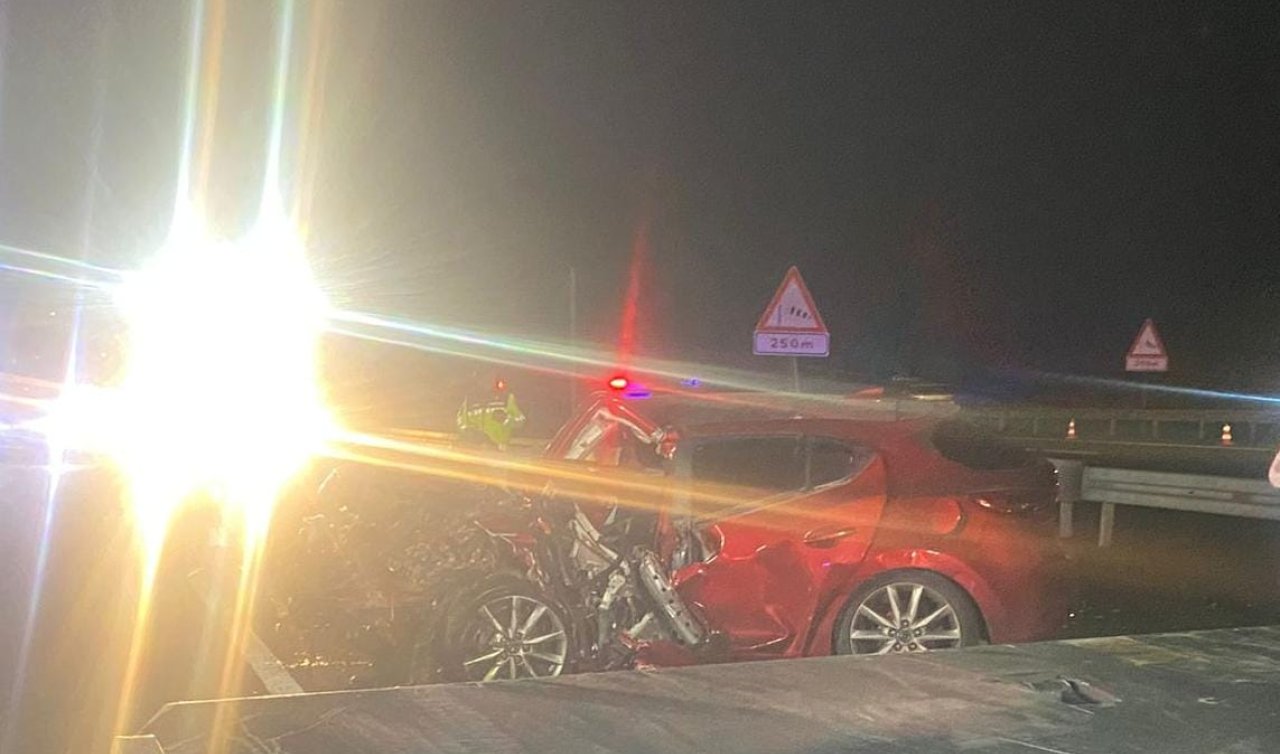 Ankara - Niğde otoyolunda iki otomobil kafa kafaya çarpıştı: 5 ölü