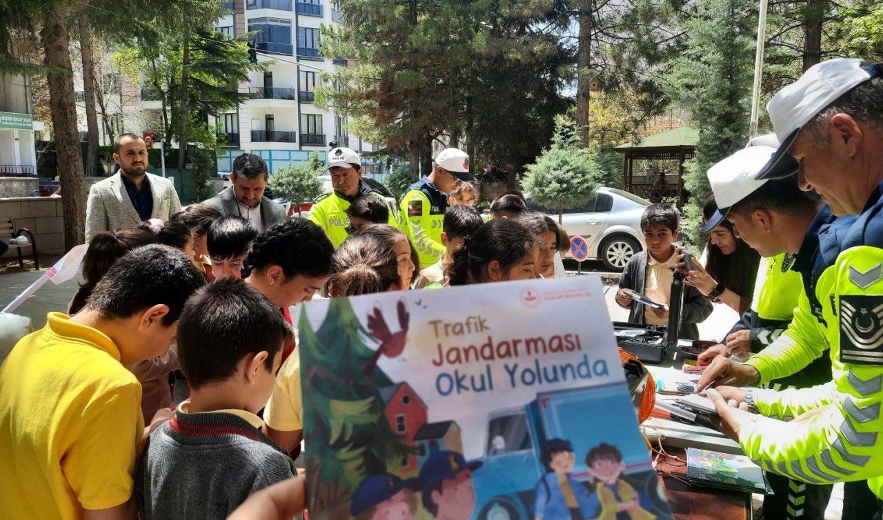 Bozkır’da ilkokul öğrencilerine trafik eğitimi