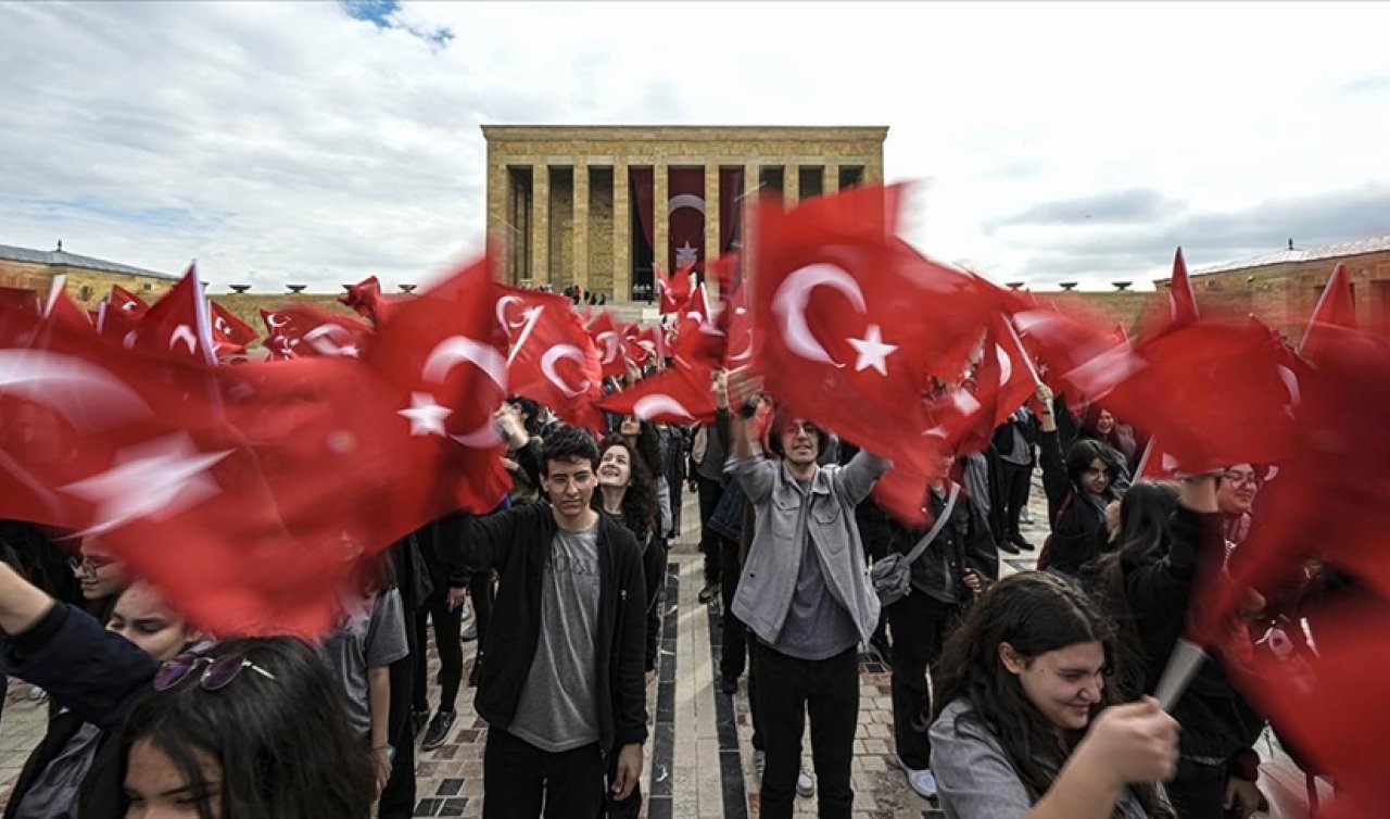 19 Mayıs Resmi Tatil Mi? 19 Mayıs okullar tatil mi? 2025 resmi tatil takvimi ile yarın lise, ortaokul, ilkokullarda yoklama alınır mı?