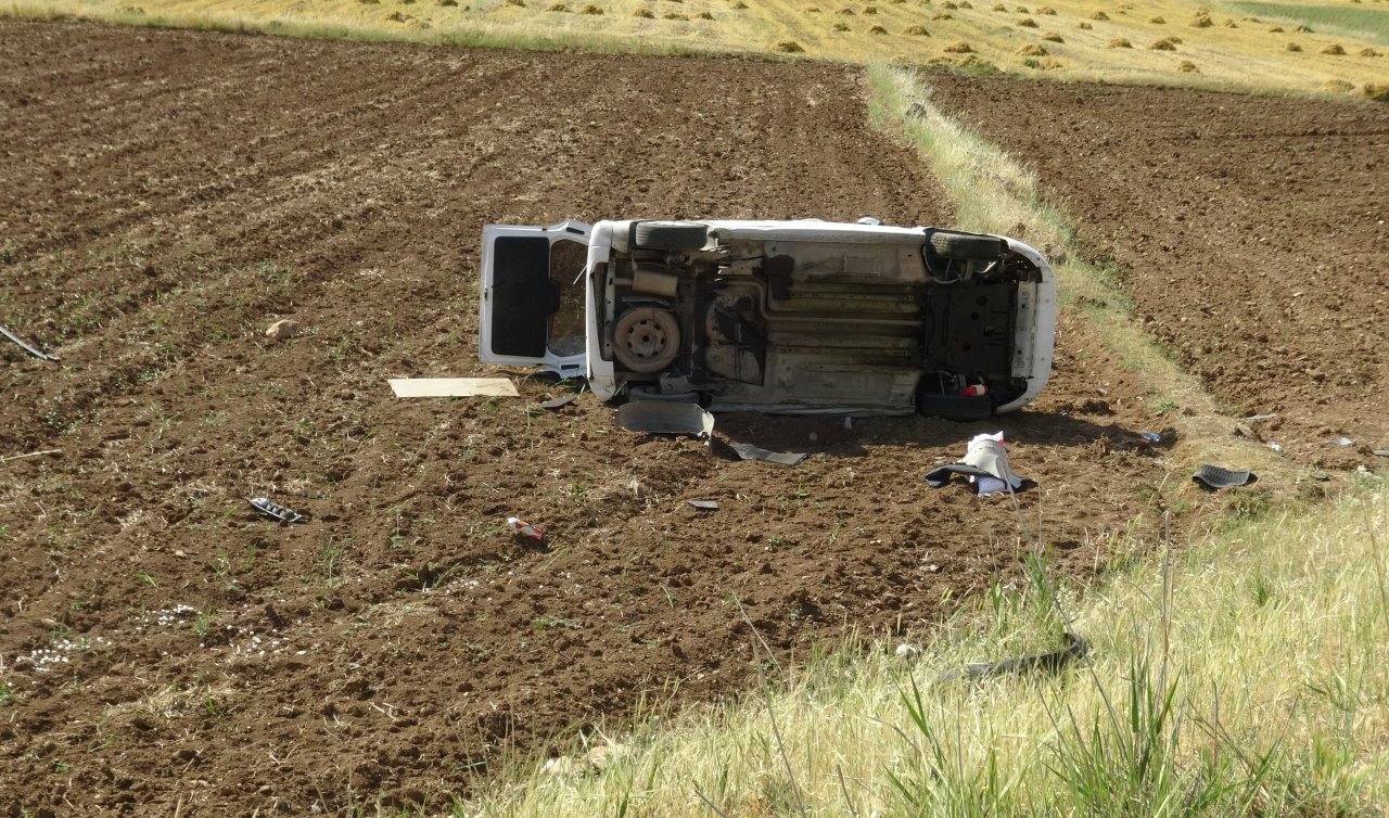 Hafif ticari araç şarampole yuvarlandı: 1 ölü, 2 yaralı