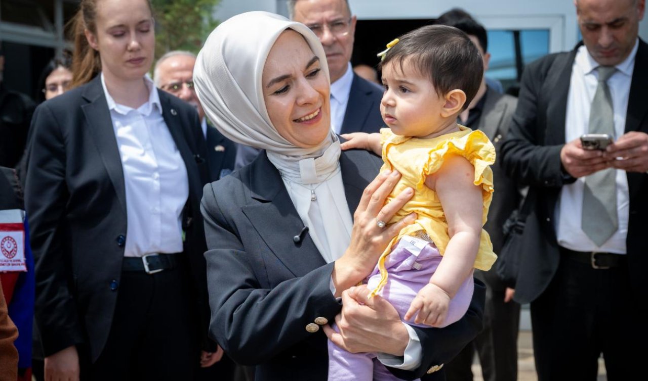 Bakan Göktaş: Her daim Gazzeli çocuklarımızın yanında olmaya devam edeceğiz Aile ve Sosyal Hizmetler Bakanı Mahinur Özdemir Göktaş, “Biz dün olduğu gibi bugün de yarın da her daim Filistinli kardeşlerimizin, Gazzeli çocukların yanında olmaya devam edeceğiz“ dedi.